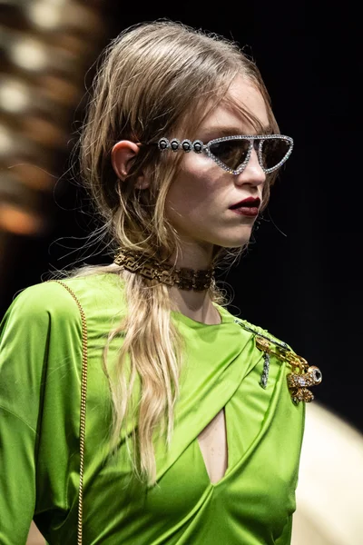 Look 70